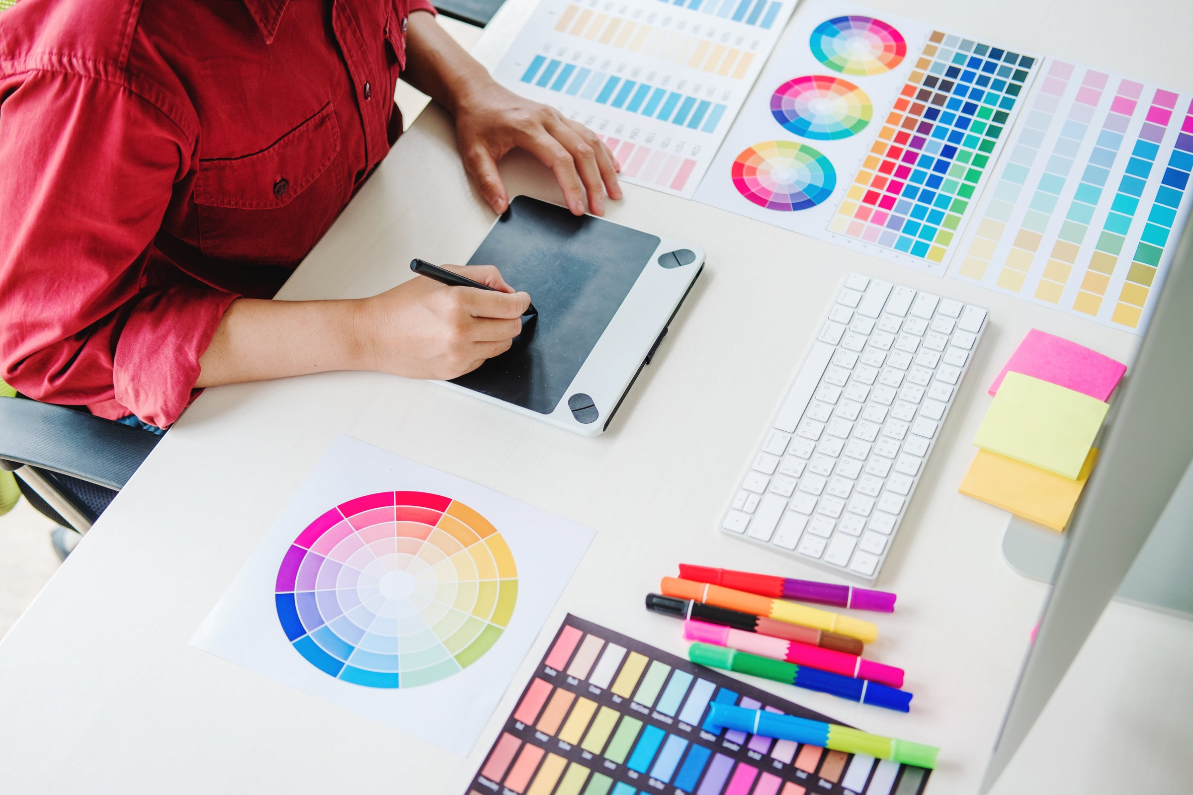 Design Studio – Logo Design & Illustrations